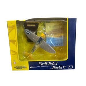 New Motor Max 1/100 Classic Props P-47 Metal & Plastic Diecast Airplane